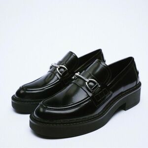 Zara loafer with chain size 6